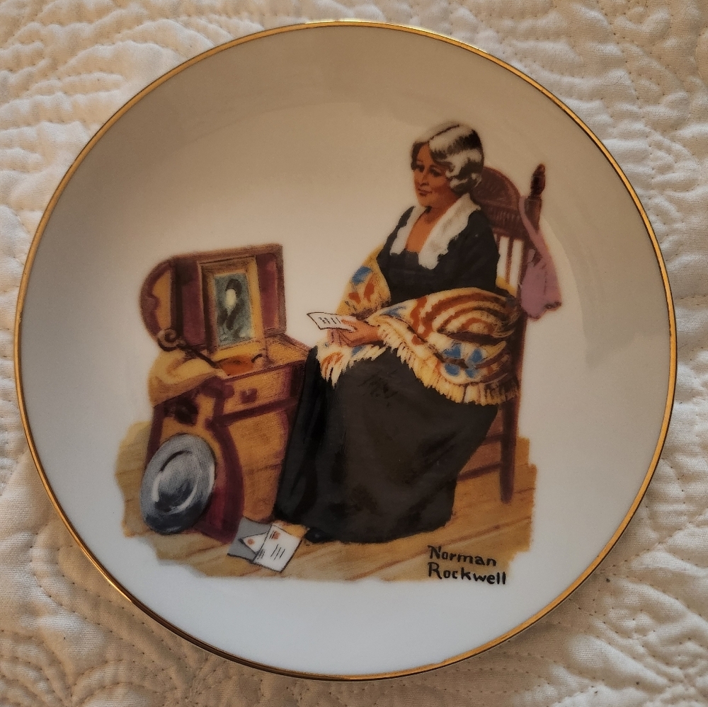 Norman Rockwell White and Gold Dinnerware Plate